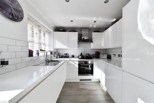 Photo 2 — Thirlmere, Stevenage, Herts, SG1 6AQ