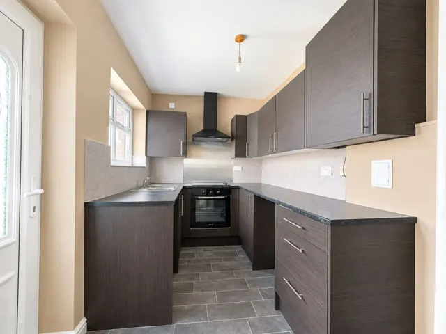 Woodhead Road, Sheffield, S2, photo 2
