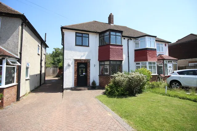 Stoneleigh Park Road, EPSOM, Surrey, Epsom, KT190RQ, photo 1
