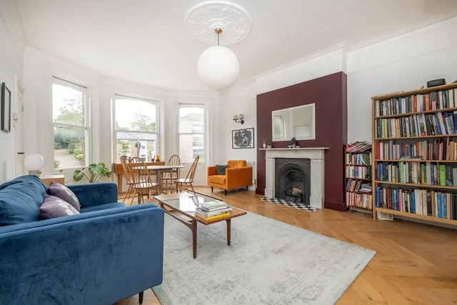 Queens Road Kingston Upon Thames KT2, photo 1