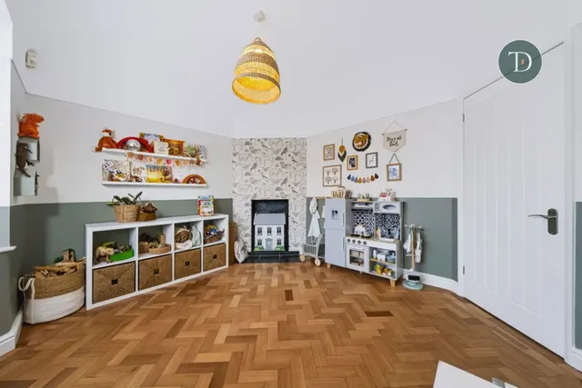 Heath Grove, Little Sutton, CH66, photo 3