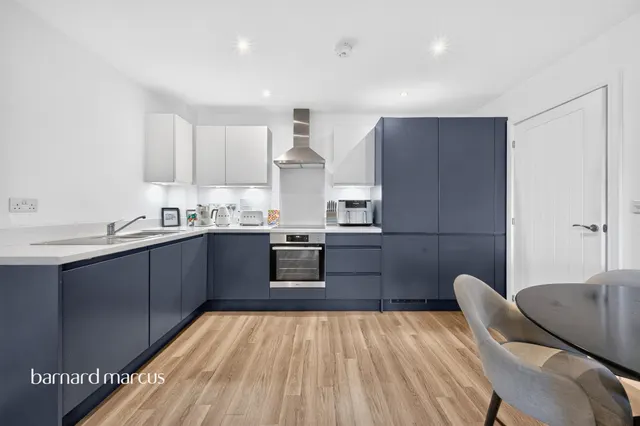 Regalia Way, Epsom, KT19, photo 2