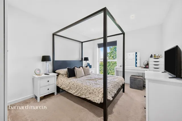 Regalia Way, Epsom, KT19, photo 3