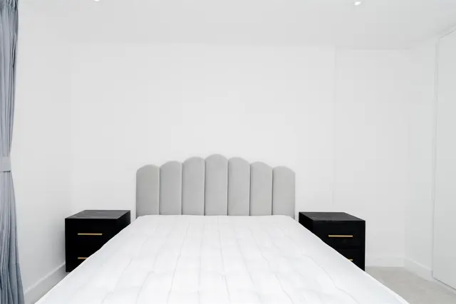 Photo 3 — Flat , Fairbank House, Beaufort Square, London