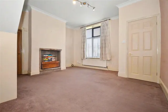 Low Moor Side Lane, Leeds, LS12, photo 3