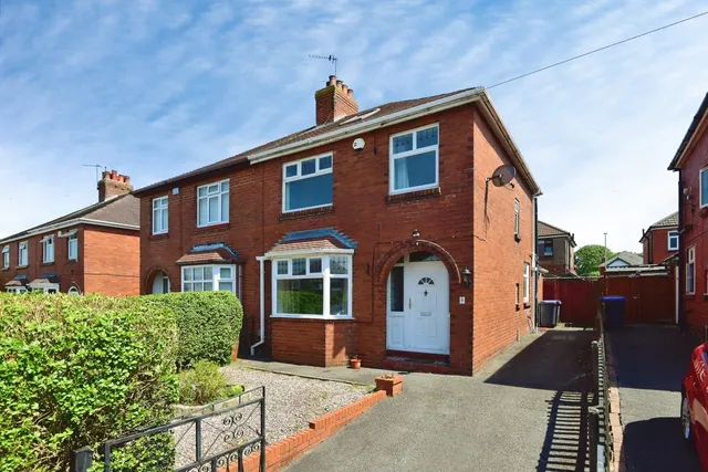 Moorfield Avenue, Biddulph, Stoke-on-Trent, Staffordshire, ST8, photo 1