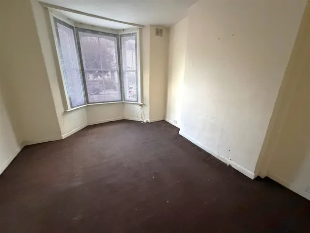 Photo 2 — Coningham Road, SHEPHERDS BUSH