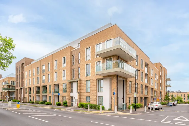 Flat 1, 13 Trobridge Parade, London, photo 1