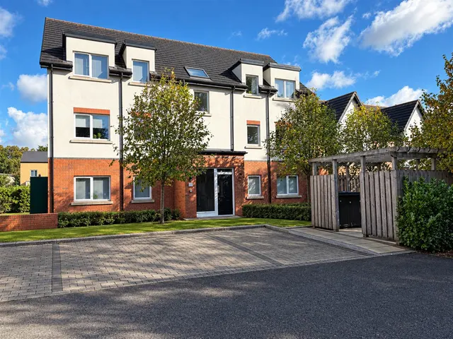 Loughan Hall, Dundonald, BT16, photo 1