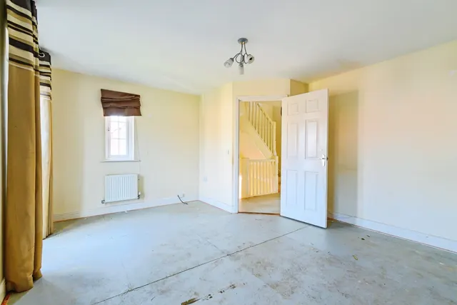 Tangmere Avenue, Heywood, photo 1