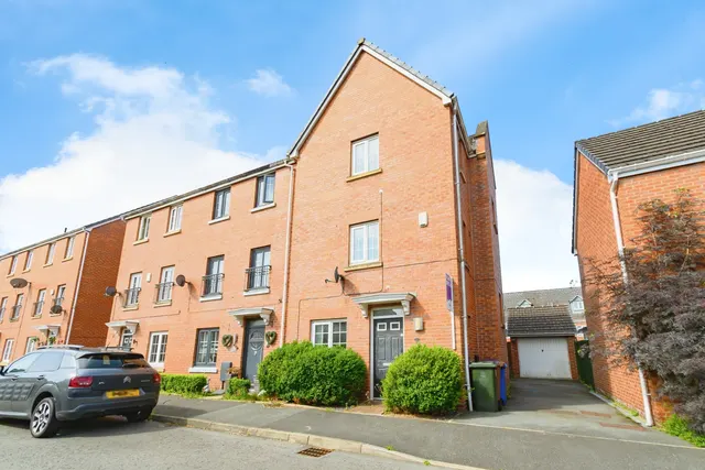 Photo 2 — Tangmere Avenue, Heywood