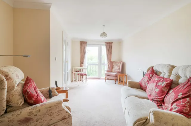 Kingston Road, Ewell, KT19, photo 2