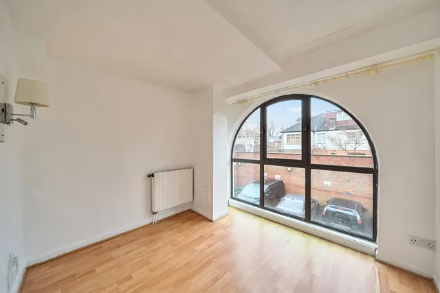 Heath Road, TW1, photo 2