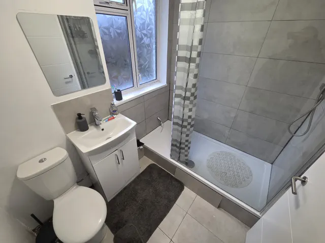 Williton Road, LU2, photo 3