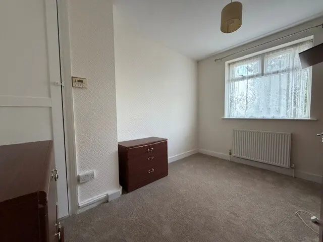 Photo 2 — Pomfret Avenue, Luton, Beds