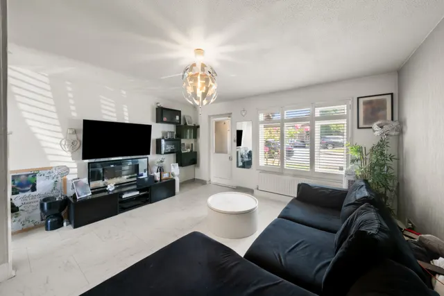 Ramilus Drive, Hayes, UB4, photo 1
