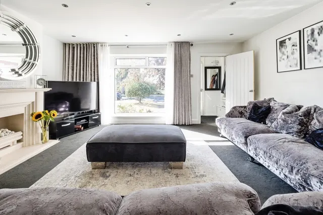 Photo 2 — Upper Rainham Road, Hornchurch, RM12