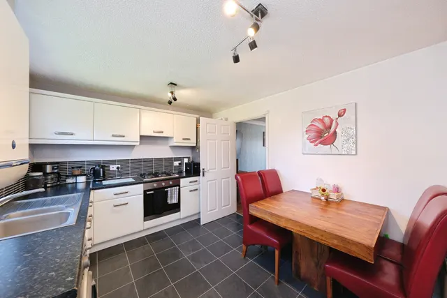Sycamore Avenue, Creswell, S80, photo 1