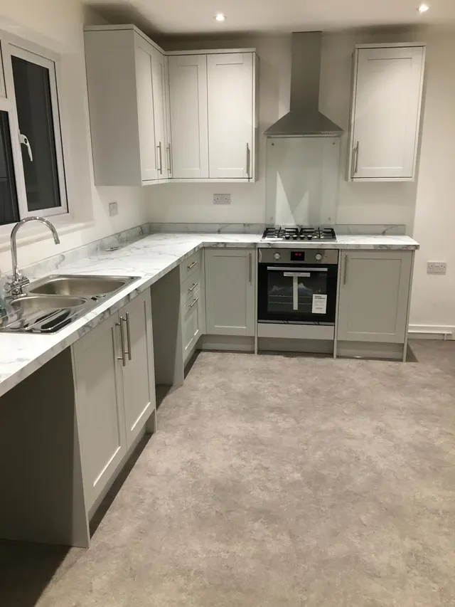 Photo 2 — 27 Croyland Road, Peterborough