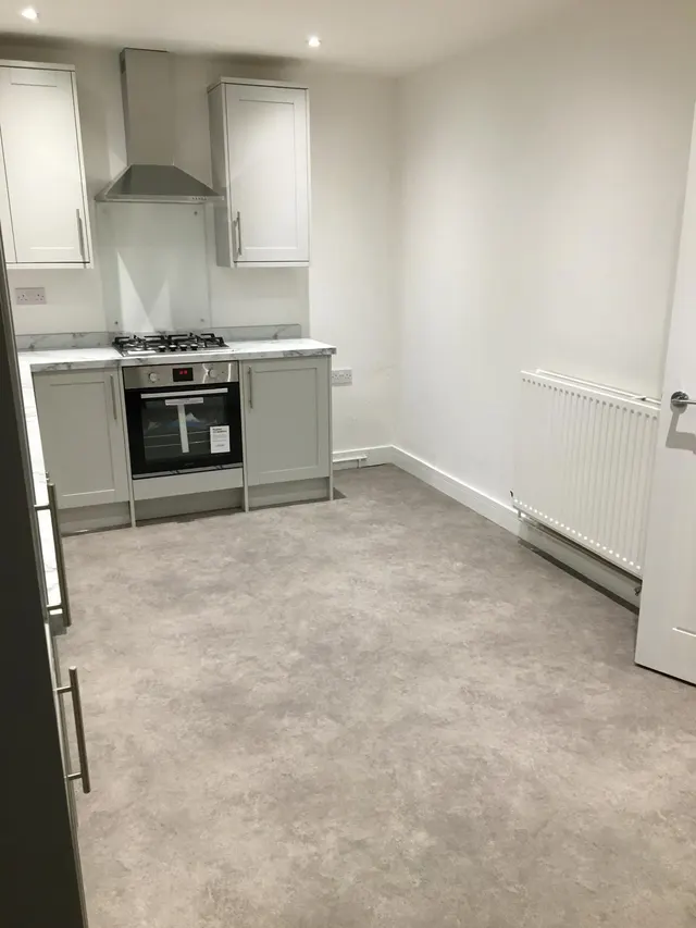 Photo 3 — 27 Croyland Road, Peterborough