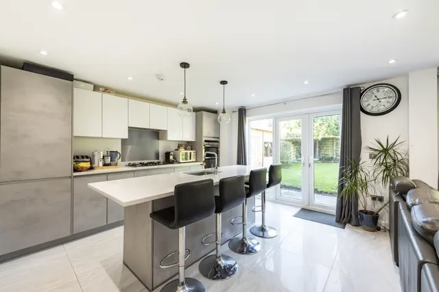 Eastcote Drive, Harpenden, AL5, photo 2