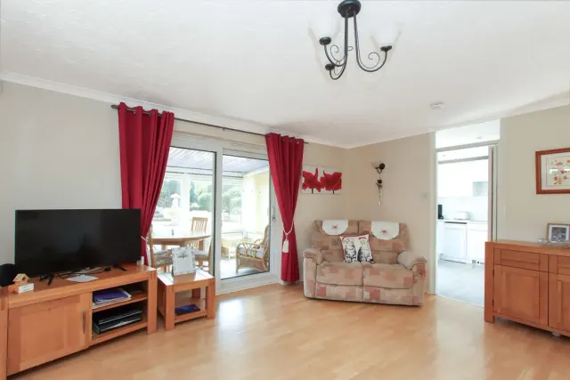 Photo 2 — Elstree Road, Hemel Hempstead, Hertfordshire, HP2 7PJ
