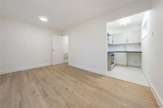 Clarkes Drive, Uxbridge, UB8, photo 2