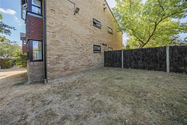 Clarkes Drive, Uxbridge, UB8, photo 3