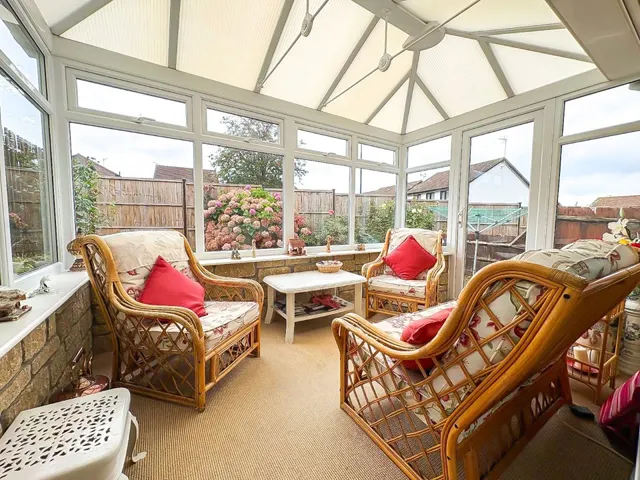 Kingshill Gardens, Nailsea, BS48, photo 3