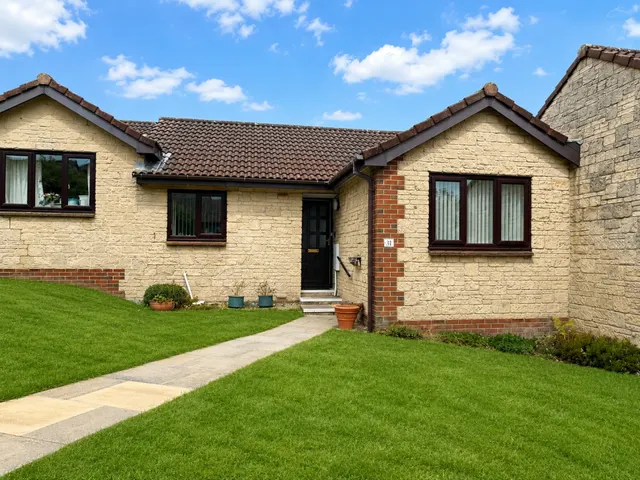 Kingshill Gardens, Nailsea, BS48, photo 1
