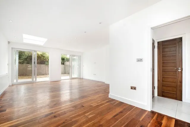 Photo 3 — Hale Drive, Mill Hill, NW7, Mill Hill
