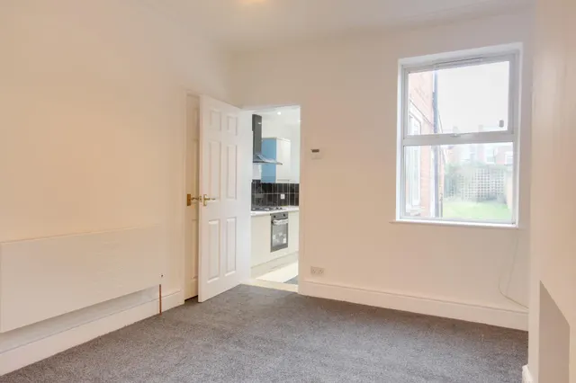 Knowles Road, Tredworth, GL1, photo 2