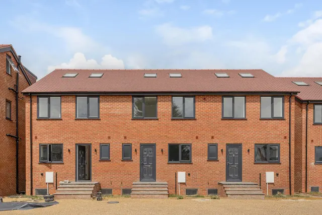 Slough, SL1, photo 1