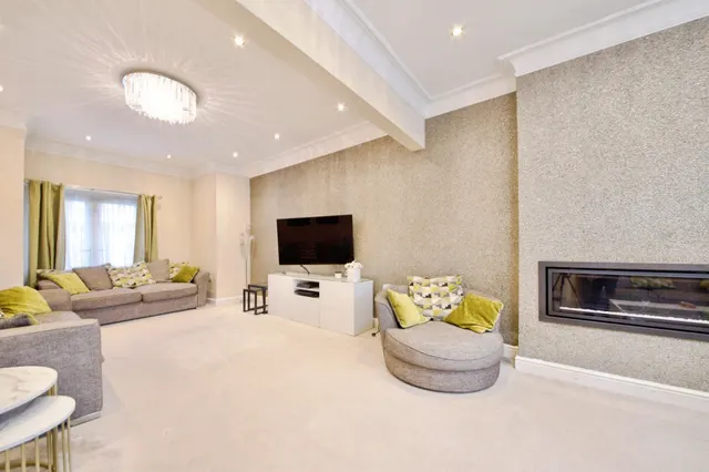 Photo 2 — Hurstbourne Gardens, Barking