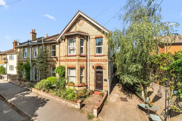 Laburnum Road, Chertsey KT16 8BY, photo 1