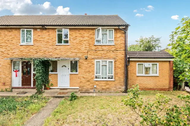 McLeod Road, SE2, photo 1