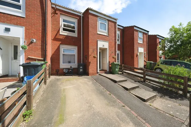 Field Court, Kilburn, DE56, photo 1