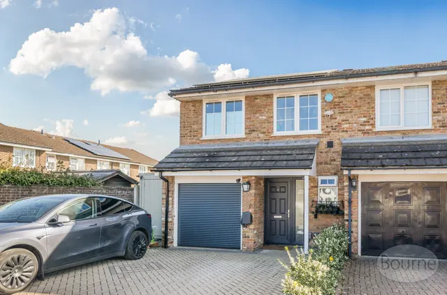 Mossfield, Cobham, KT11, photo 1