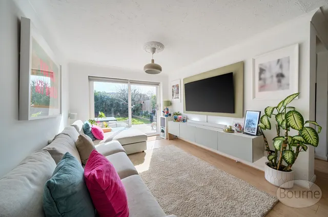 Mossfield, Cobham, KT11, photo 2