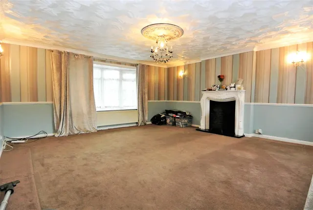 Photo 3 — Long Lane, Stanwell, Staines-Upon-Thames, Surrey, TW19 7AJ