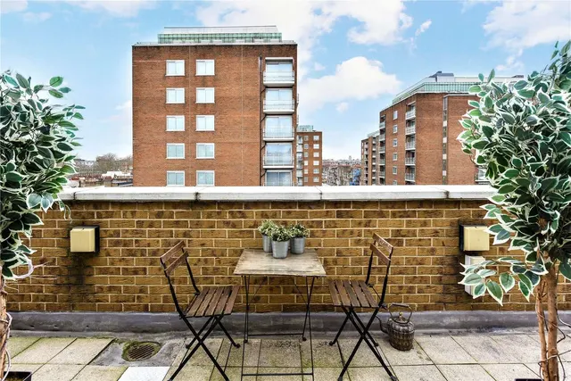 2 bedroom flat — Upper Berkeley Street, London, W1H 7DB