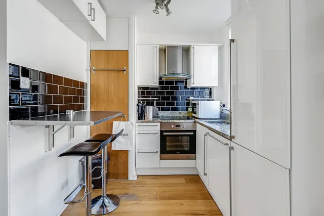 Queens Crescent, Kentish Town, NW5, photo 3