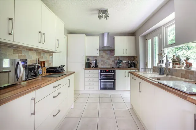 Photo 3 — Fernwood Close, Redditch, Worcestershire, B98 7TN