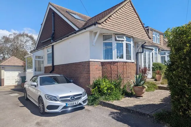 Photo 2 — Larkfield Way, Brighton BN1 8EF