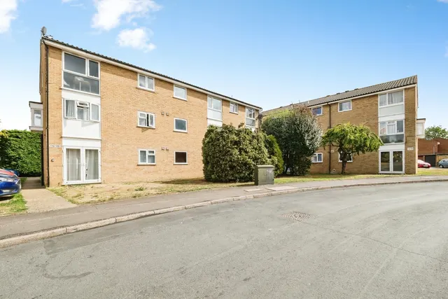 Trotwood, Chigwell, Essex, IG7, photo 1