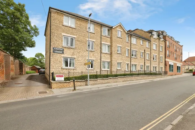 Gladstone Road, Chippenham, photo 1