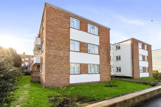 Bruce Avenue, Worthing, photo 1