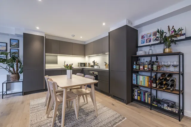 Aboyne Road, London, SW17, photo 1