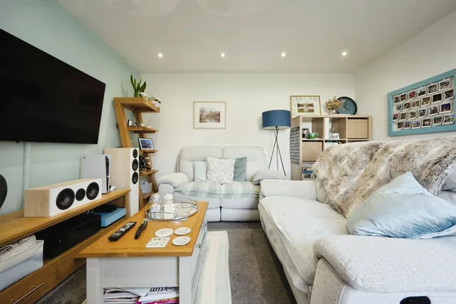 Collings Wells Close, Caddington, LU1, photo 3