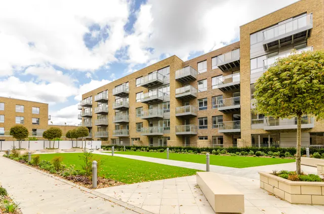 Flat 11, Basset Court, Smithfield Square, High Street, London, photo 1